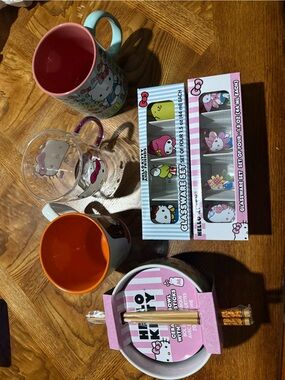 Hello Kitty Glassware set all new